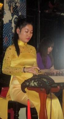 musicienne promontoire Hon Chong à Nha Trang