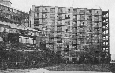 Un bâtiment d'appartements de Hashima vers 1930