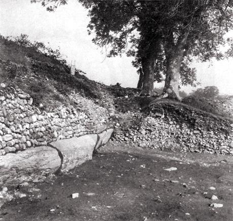 Les Tombes à Couloir