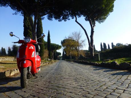 Notre Vespa sur la Via Appia Antica