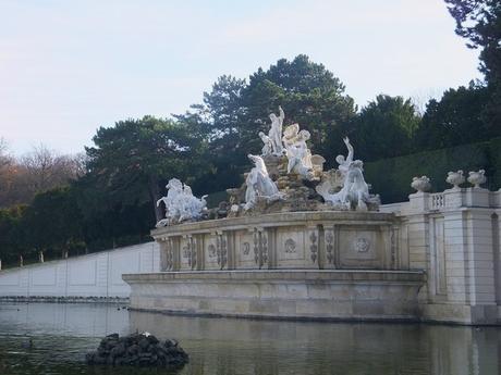 Vienne - Dans le parc de Schönbrunn Vienne Wien château schönbrunn schloss parc fontaine neptune