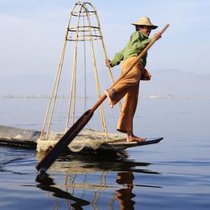 Les équilibristes du Lac Inle