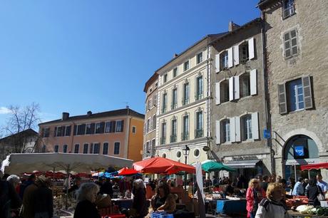 cahors vieille ville cathédrale marché