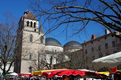 cahors vieille ville cathédrale marché