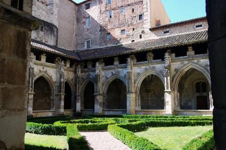 cahors vieille ville cathédrale cloître