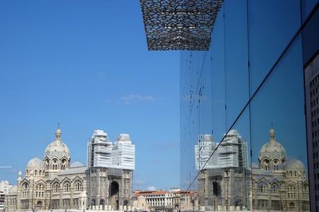 marseille mucem cathédrale reflets