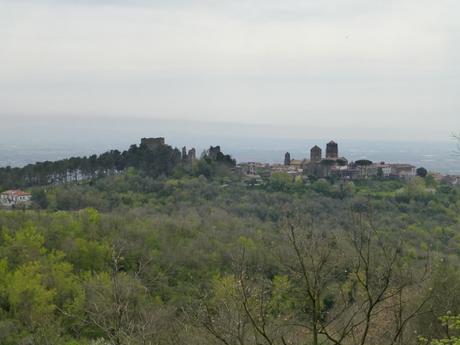 Vue sur le bourg médiéval de Caserta Vecchia