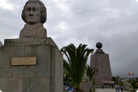Statue de Joseph de Jussieu à la Mitad del Mundo de Quito
