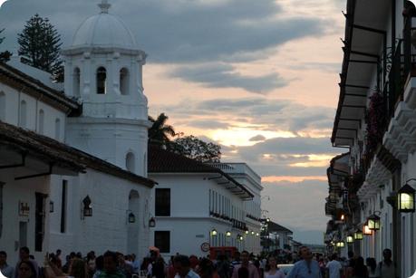 coucher de soleil sur l'église Santo Domingo de Popayán