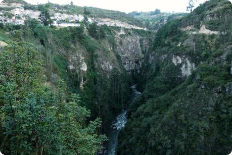 rivière au Santuario de las Lajas de Ipiales