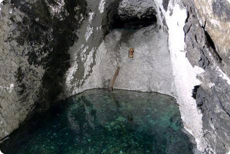 eau dans une cavité de la mina de sal de Nemocón