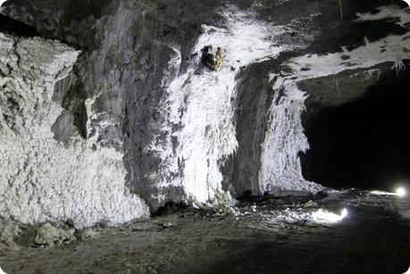 mur de sel cristallisé à la mina de sal de Nemocón