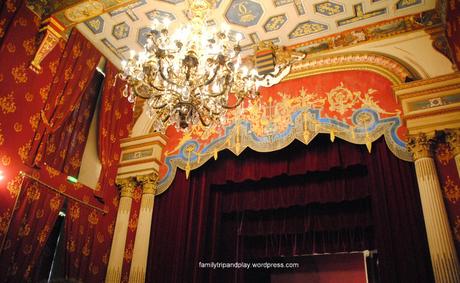 chateau-brissac-theatre