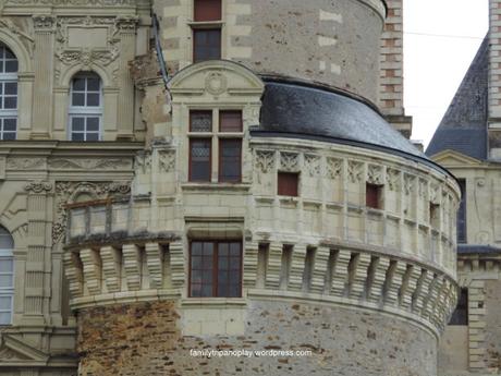 chateau-brissac-detail-architecture