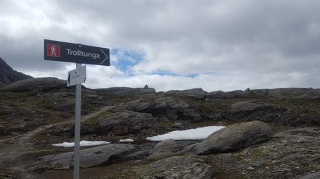 Conseils pratiques pour ne pas te faire « trolltunger » au Trolltunga en Norvège.