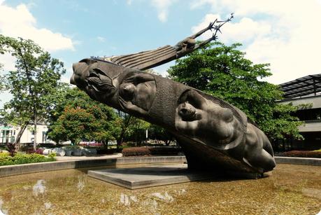Sculpture Fuente de la vida de Medellín