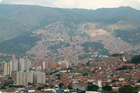 vue sur la montagne depuis le Pueblito Paisa de Medellín