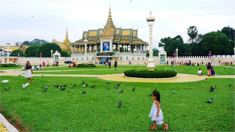 phnom-penh-place-devant-le-palais
