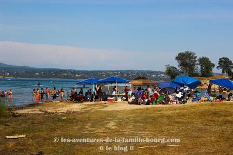 Le Lac de Folsom : un camion de glace qui arrive par l’eau…