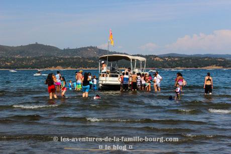 Le Lac de Folsom : un camion de glace qui arrive par l’eau…