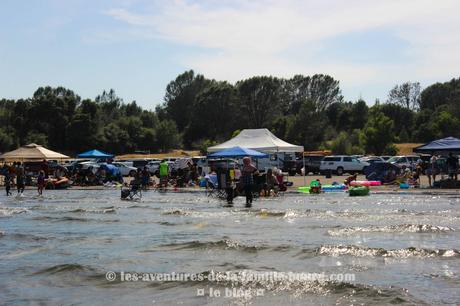 Le Lac de Folsom : un camion de glace qui arrive par l’eau…