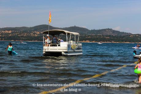 Le Lac de Folsom : un camion de glace qui arrive par l’eau…