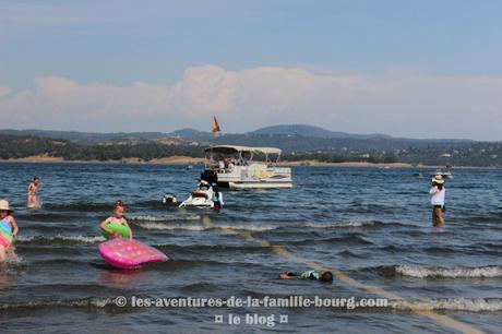 Le Lac de Folsom : un camion de glace qui arrive par l’eau…