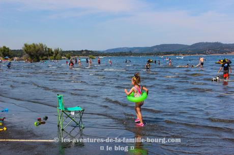 Le Lac de Folsom : un camion de glace qui arrive par l’eau…