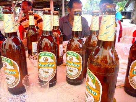 Bolovens - Rencontre avec les locaux - Bière Lao