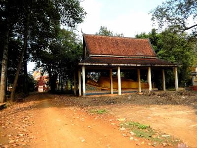 Kampong Cham : du pont (de bambou) au temple (en bois)