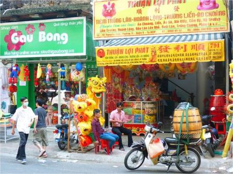 Ho Chi Minh - Dans les rues de Cholon - Tête de dragon