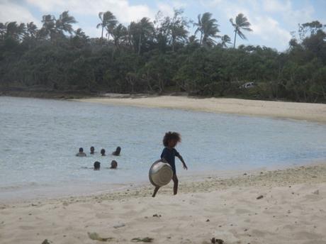 enfant plage Vanuatu (2)