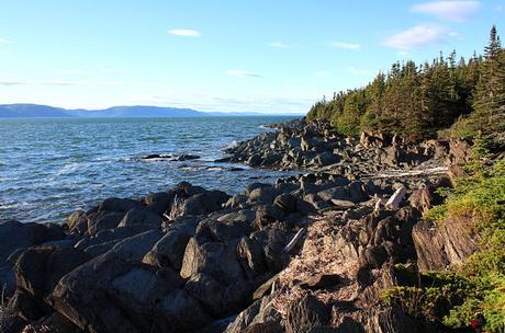 Les plus beaux campings du Québec Randonnée sur le bord du fleuve.