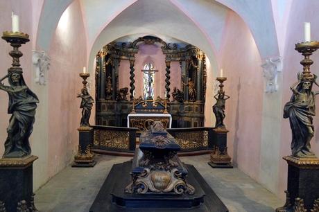 autriche basse-autriche niederösterreich stift abbaye heiligenkreuz wienerwald chapelle funéraire