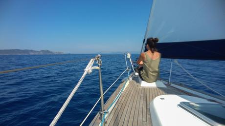 Premiers pas en mer: une croisière avec skipper en Méditerranée