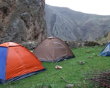 Camping dans les montagnes du Caucase