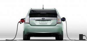 Choisir une voiture électrique, à essence ou hybride ?