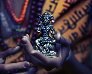 Narasimha déchirant le corps d’Hiranyakashipu
