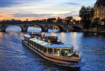 Sortie romantique à Paris : le diner croisière sur la Seine !