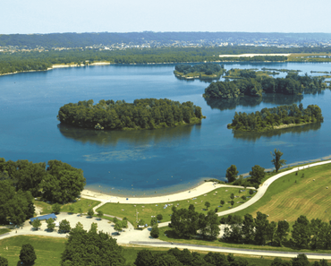 Lacs, plages et baignade naturelle : où se baigner près de Lyon ?