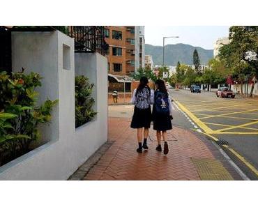 25 mars – Les écoliers en uniformes