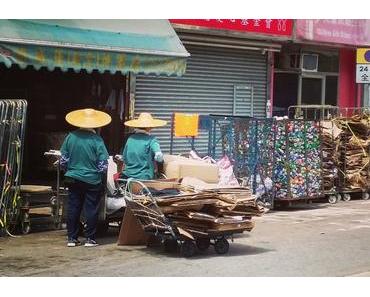 26 août – Les pousseurs de cartons